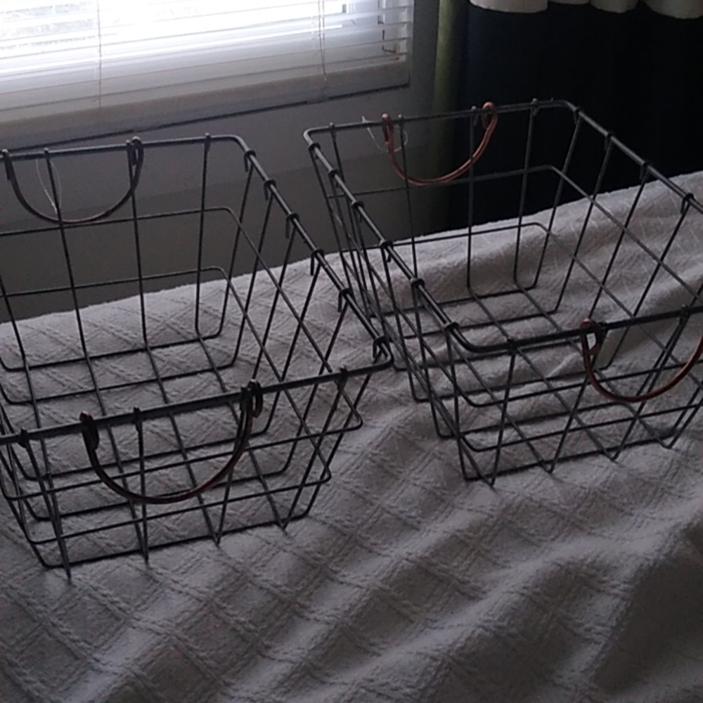 Storage basket